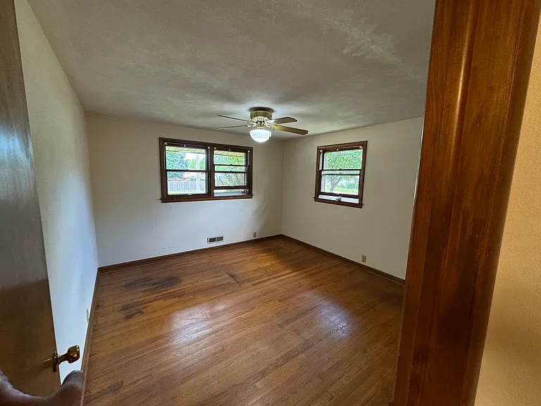 2204 Wyoming Dr — Photo 3