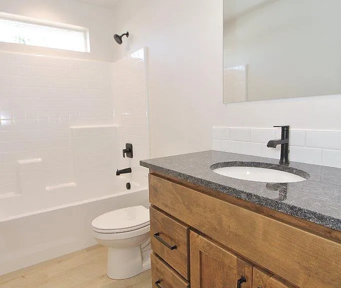 1115 S Commercial Ave #2 — Photo 13