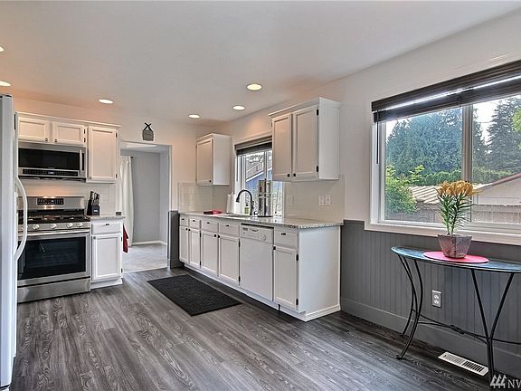 5th image of 15607 E Shore Dr #F