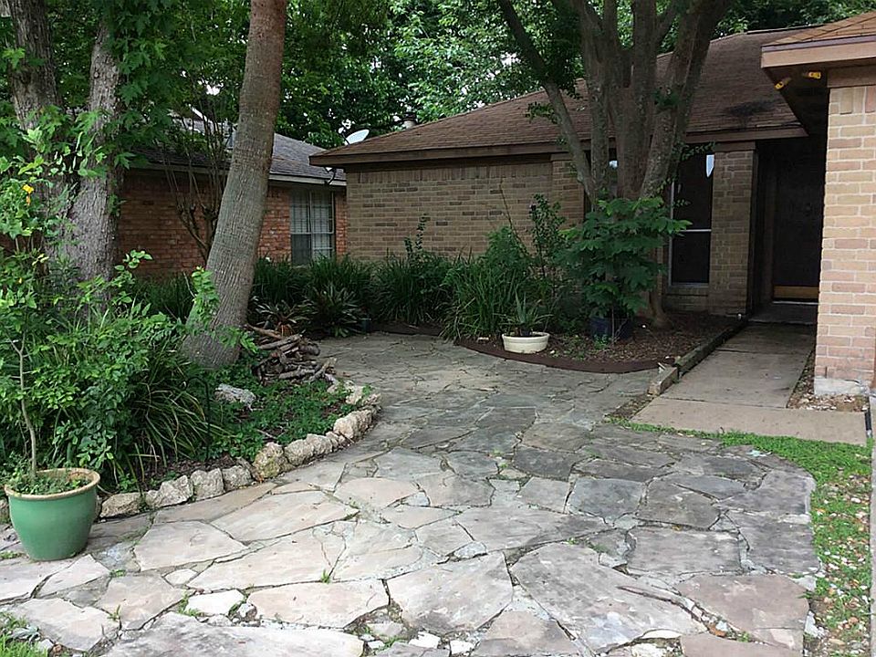 1st image of 415 Village Creek Dr
