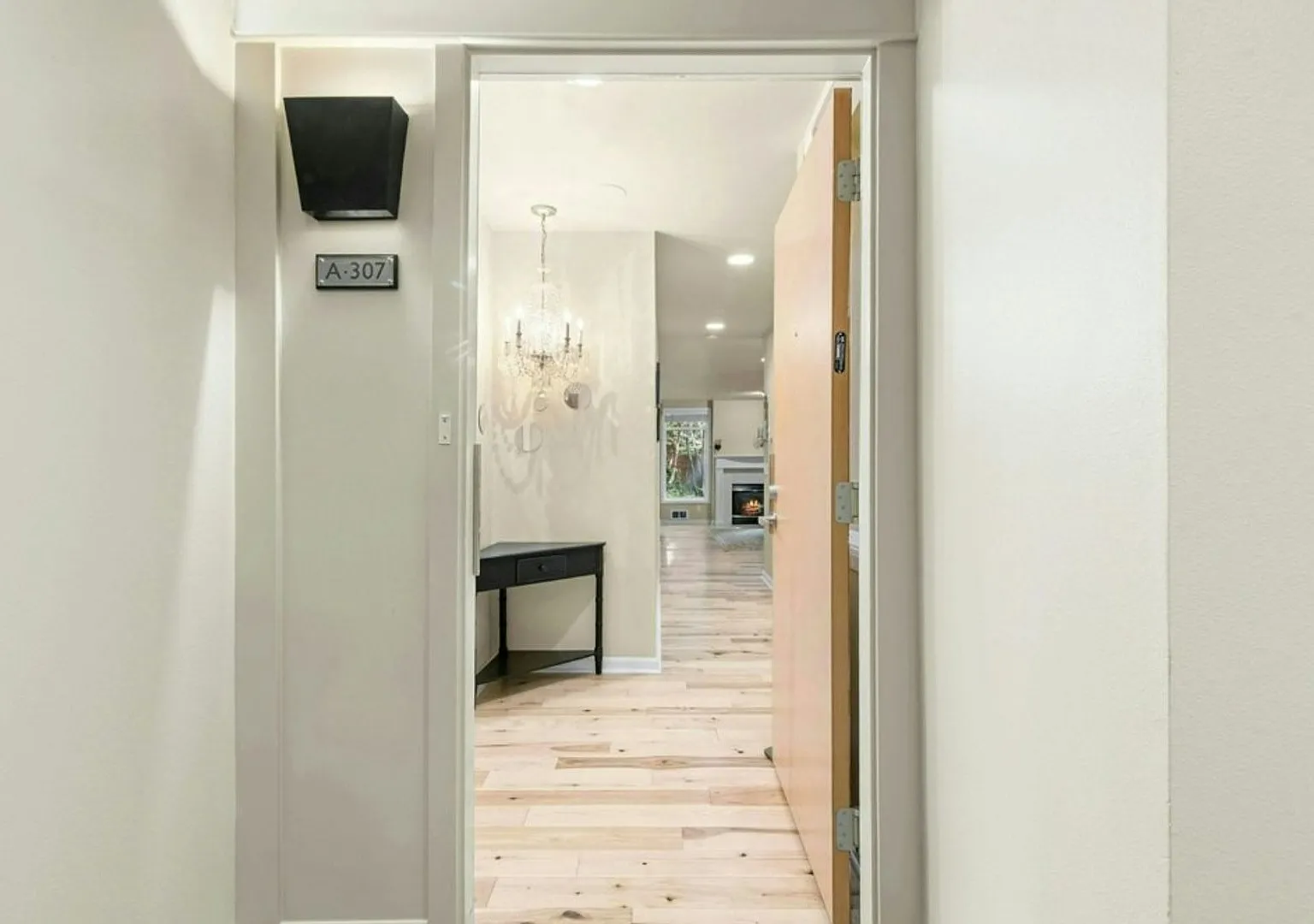 1bd/1.5ba Kirkland Condo — Photo 3