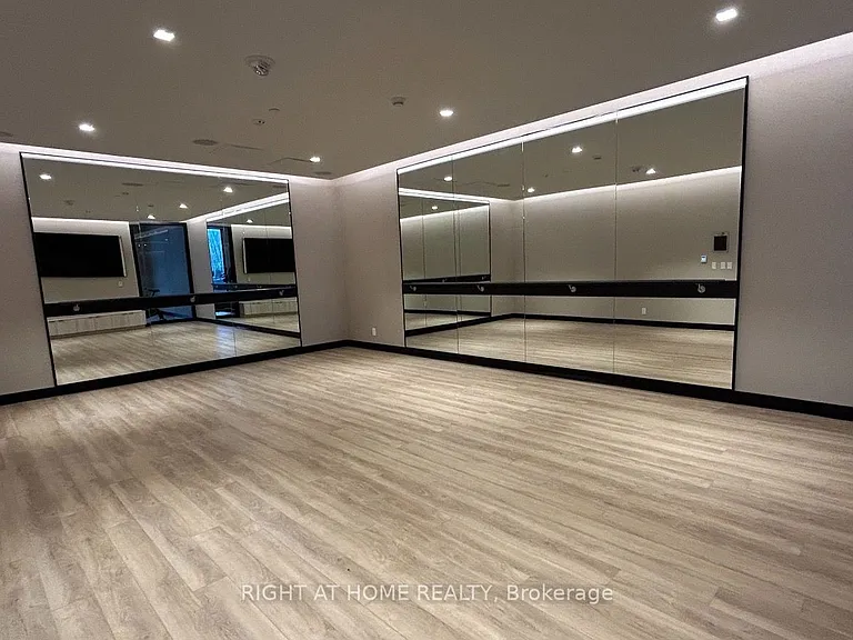 2020 Bathurst St #812 — Photo 22
