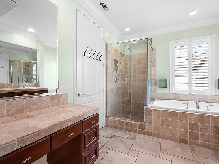 18785 Roxbury Ln — Photo 55