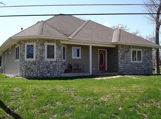 706 N University Dr, Waukesha, WI 53188
