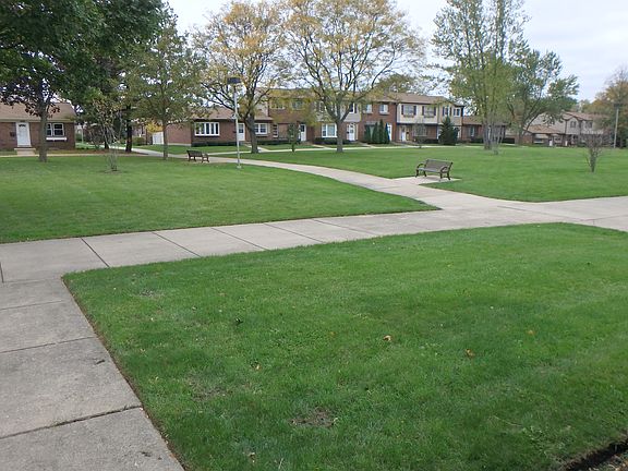 2nd image of 485 Washington Sq