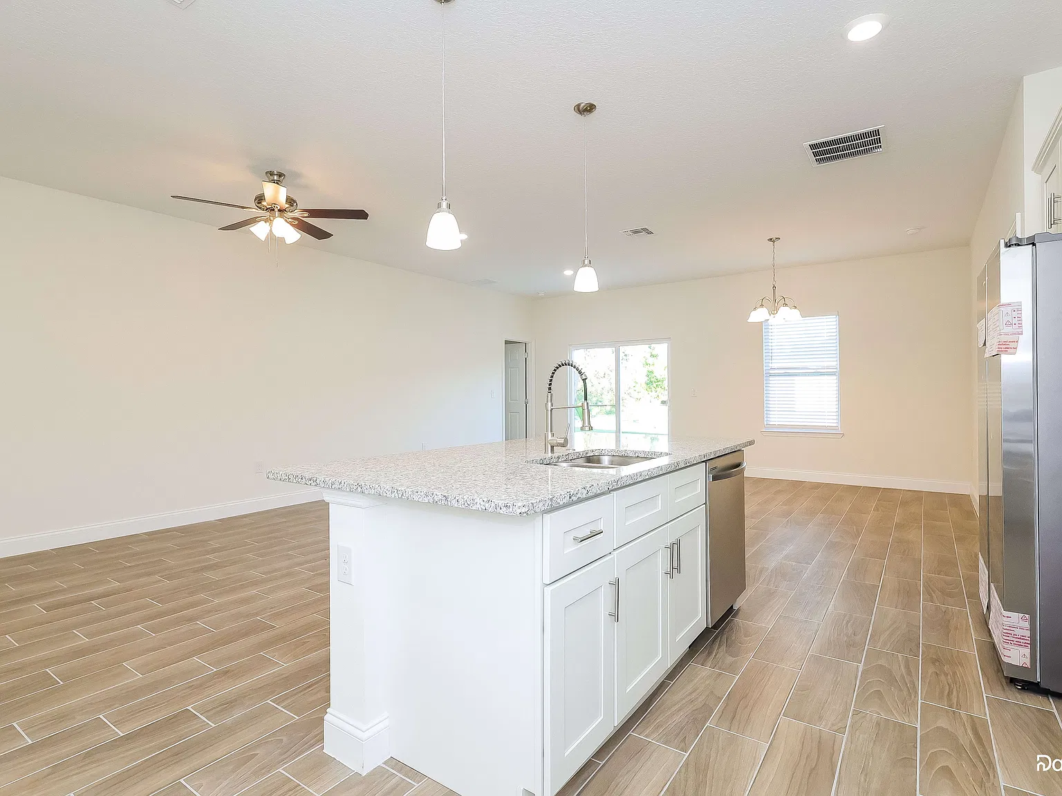 4 bed, 3.0 bath, 1891 sqft, $2,295 — Photo 3