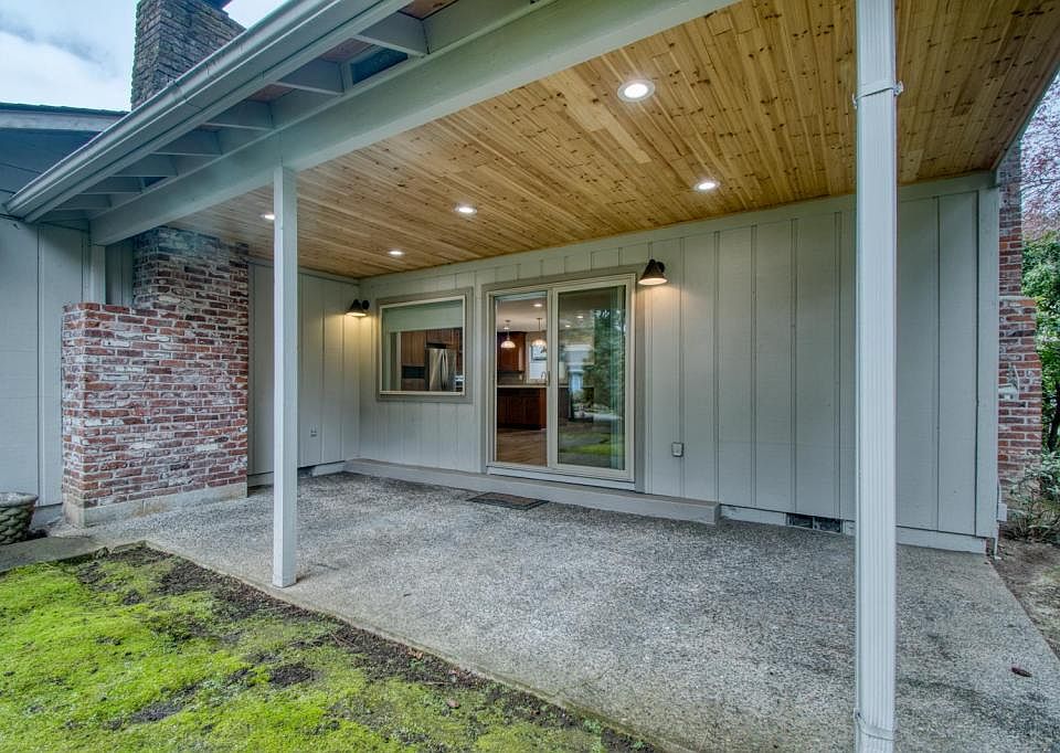 1st image of 3504 NE Oaks Ln