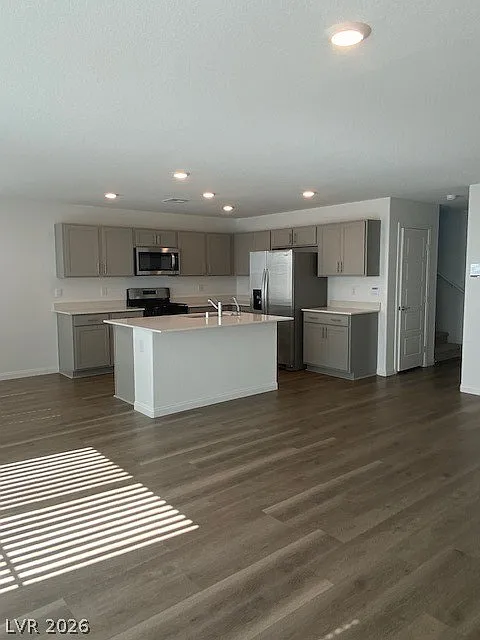 4 bed, 2.5 bath, 1855 sqft, $2,550 — Photo 2