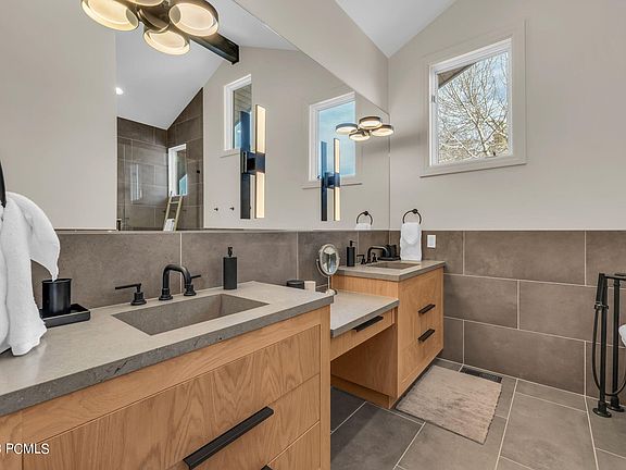 4th image of 3130 Royal St #12