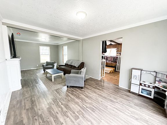 3rd image of 26 10th Ave NE