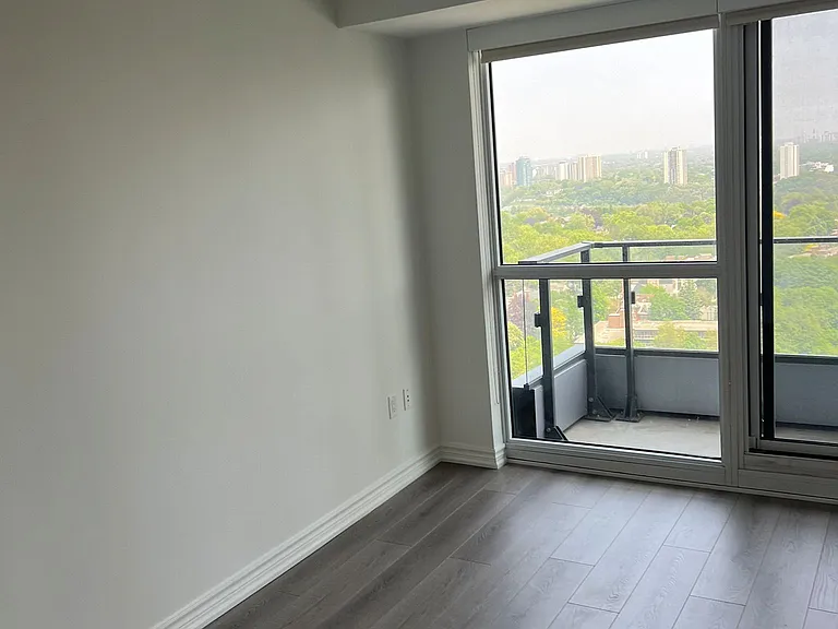 395 Bloor St E #8 — Photo 2