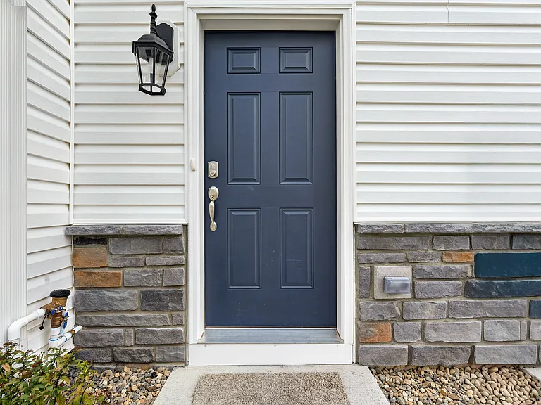 149 Essex Dr — Photo 41
