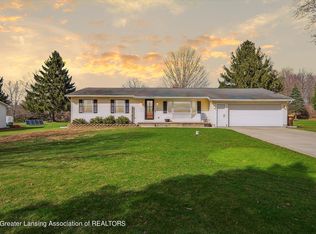 811 E Webb Dr, Dewitt, MI 48820