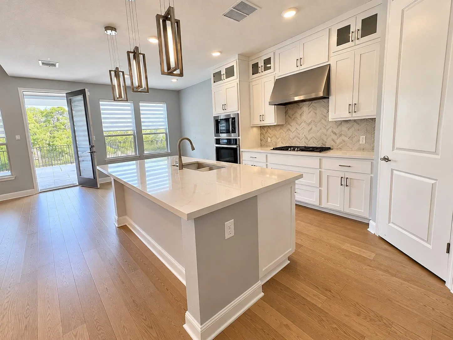 5 bed, 4.0 bath, 2966 sqft, $3,450 — Photo 3