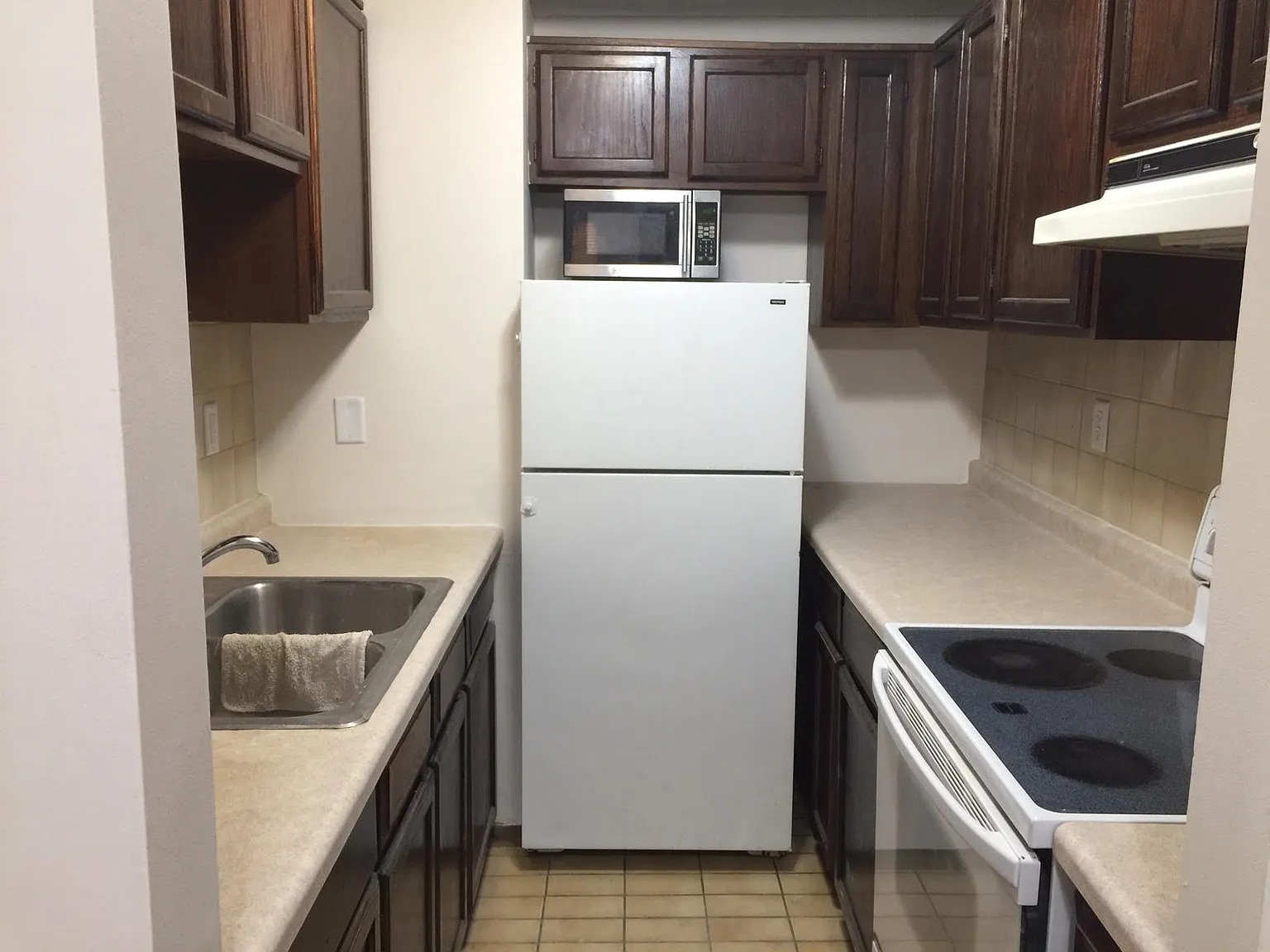 2 bed, 905 sqft, $1,400 — Photo 3