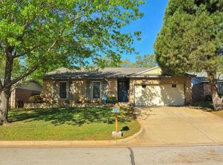 1918 Lost Creek Dr, Arlington, TX 76006