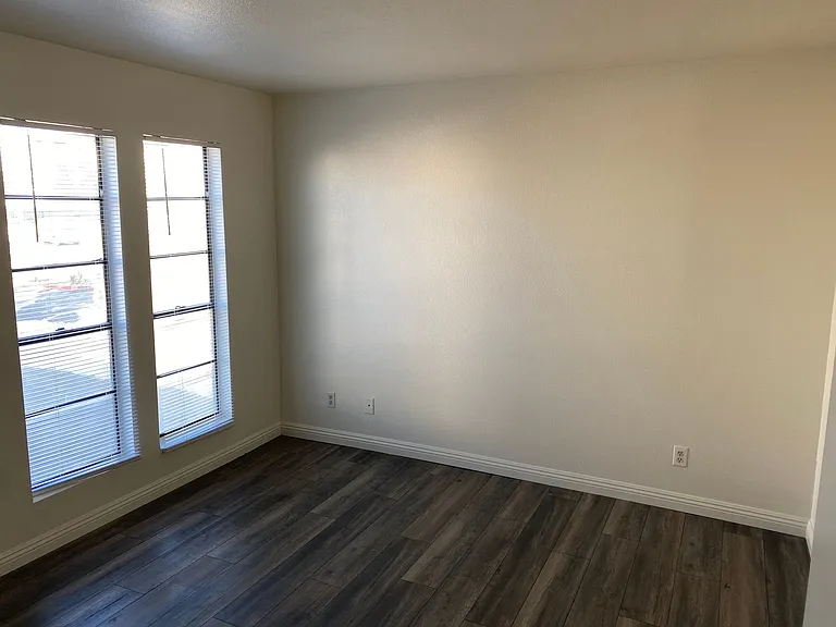 3911 Cambridge St — Photo 6