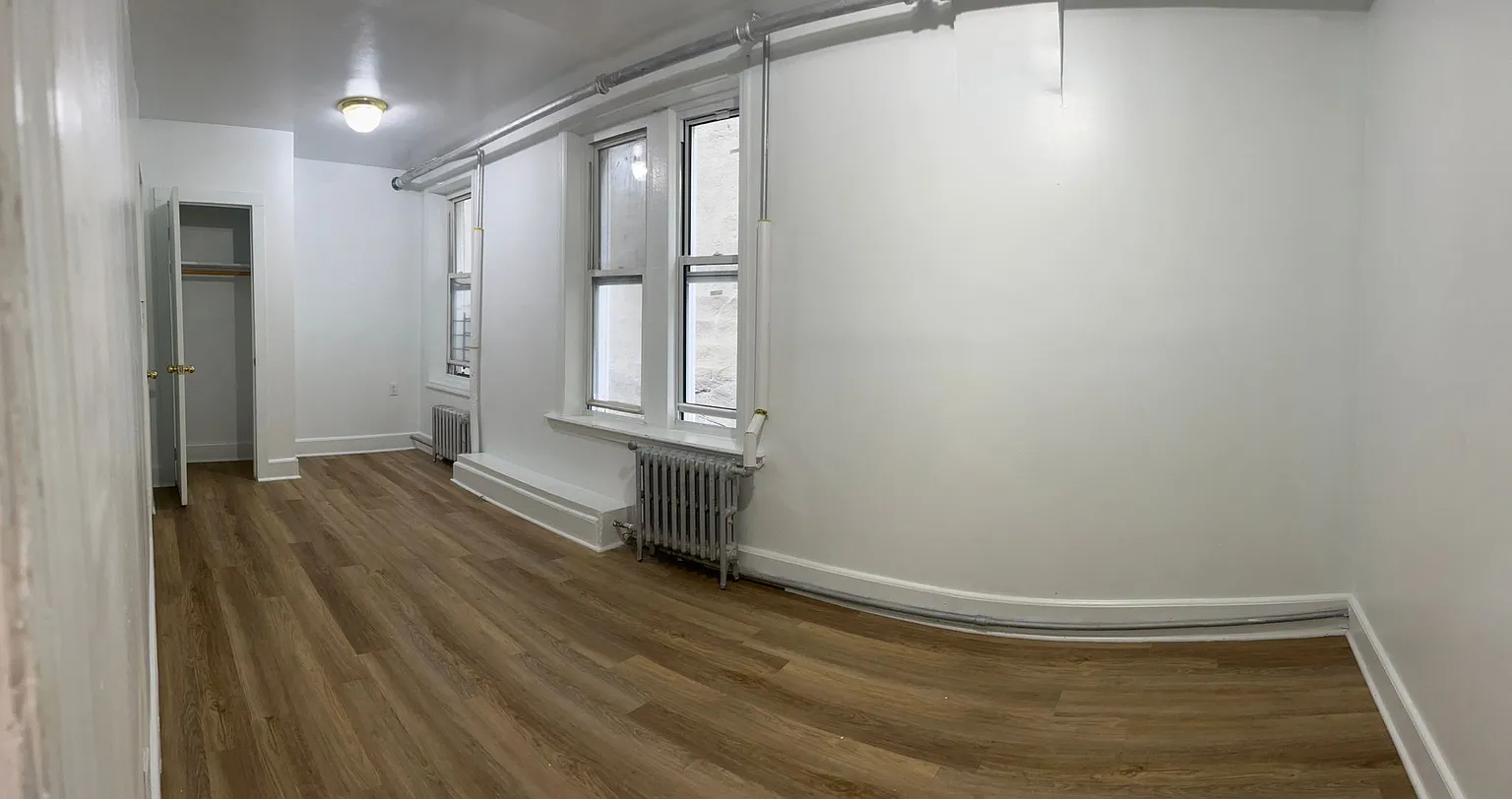 652 Beck St photo 1