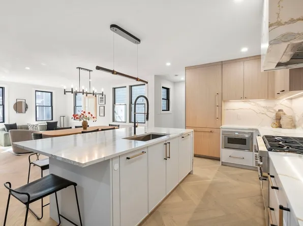 98 F St #1, Boston, MA 02127