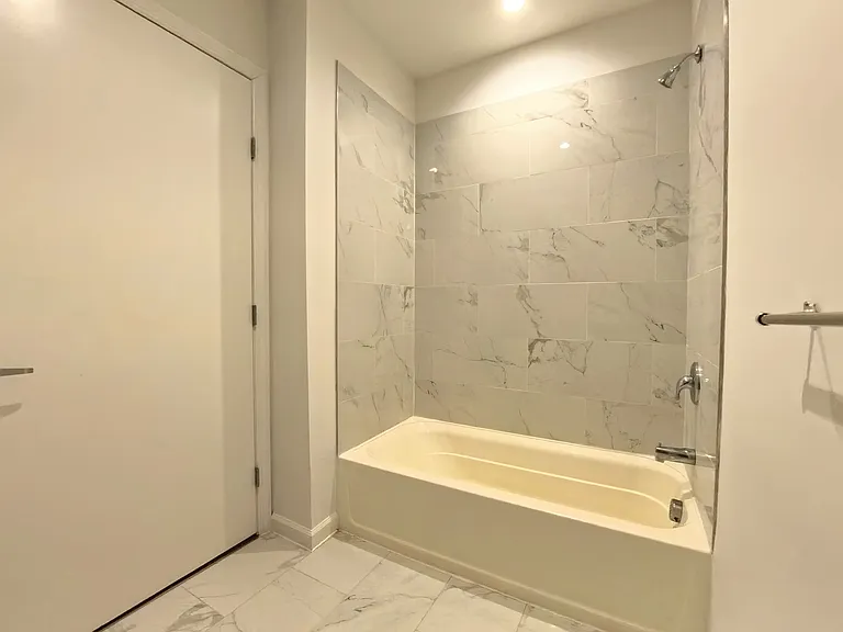 100 Evergreen Pl #4C — Photo 10