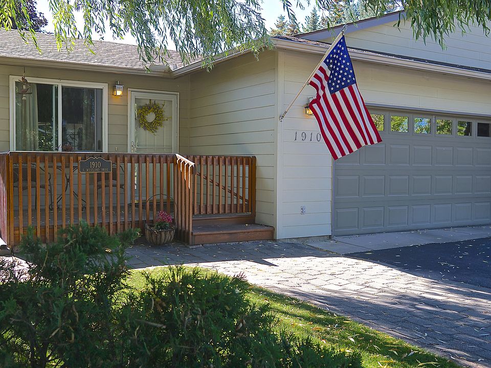 Great curb appeal. 