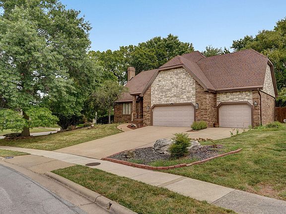 5th image of 1431 E Burntwood Street