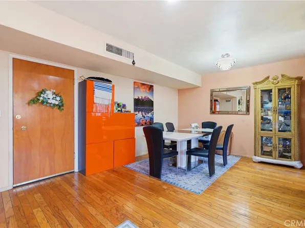 5429 Newcastle Ave APT 303, Encino, CA 91316