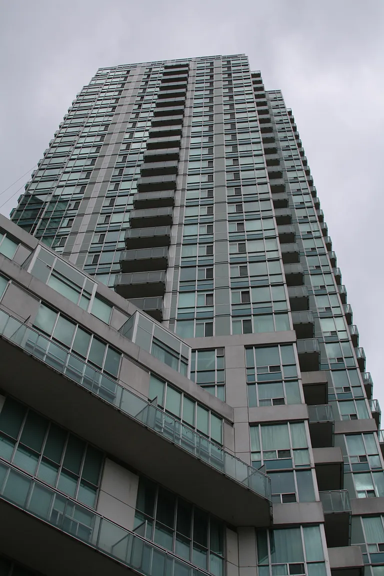 220 Burnhamthorpe Rd W #Condo photo 1