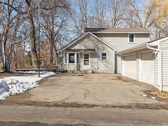 2nd image of 12 Interlachen Ct