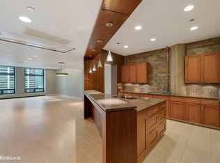 680 N Lake Shore Dr APT 215, Chicago, IL