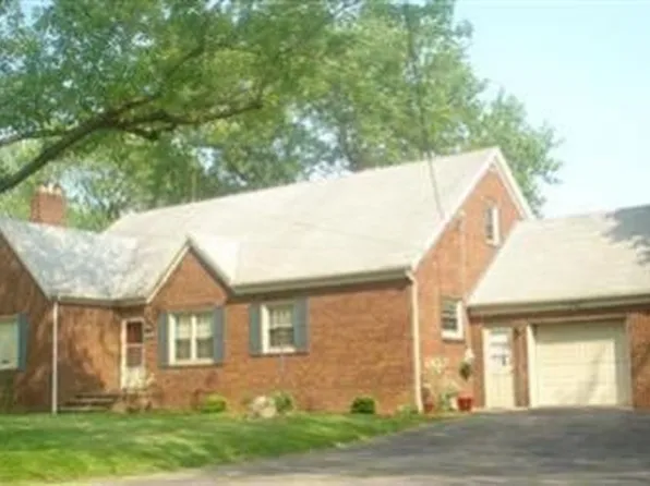 6240 Columbus Rd, Louisville, OH 44641