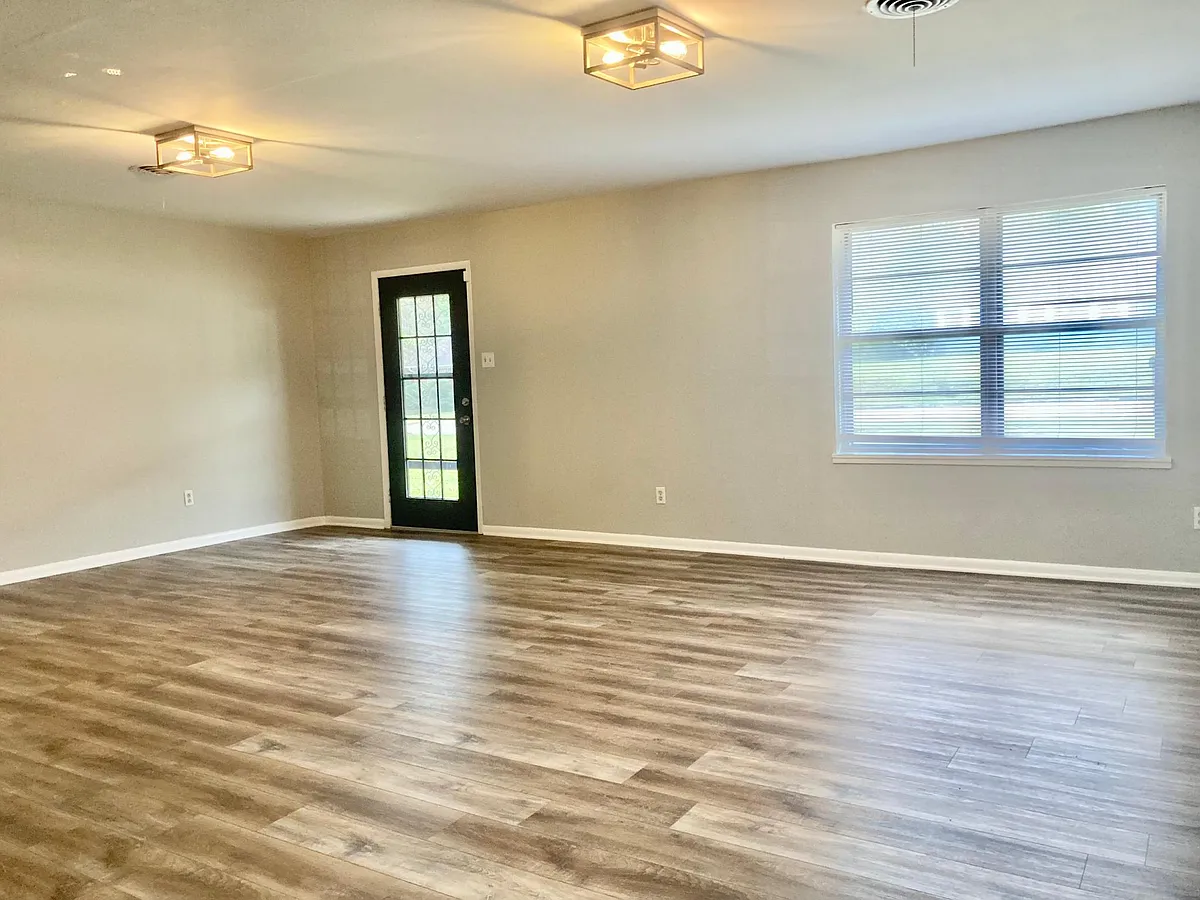 Building Photo - 123 E Hoyt Dr