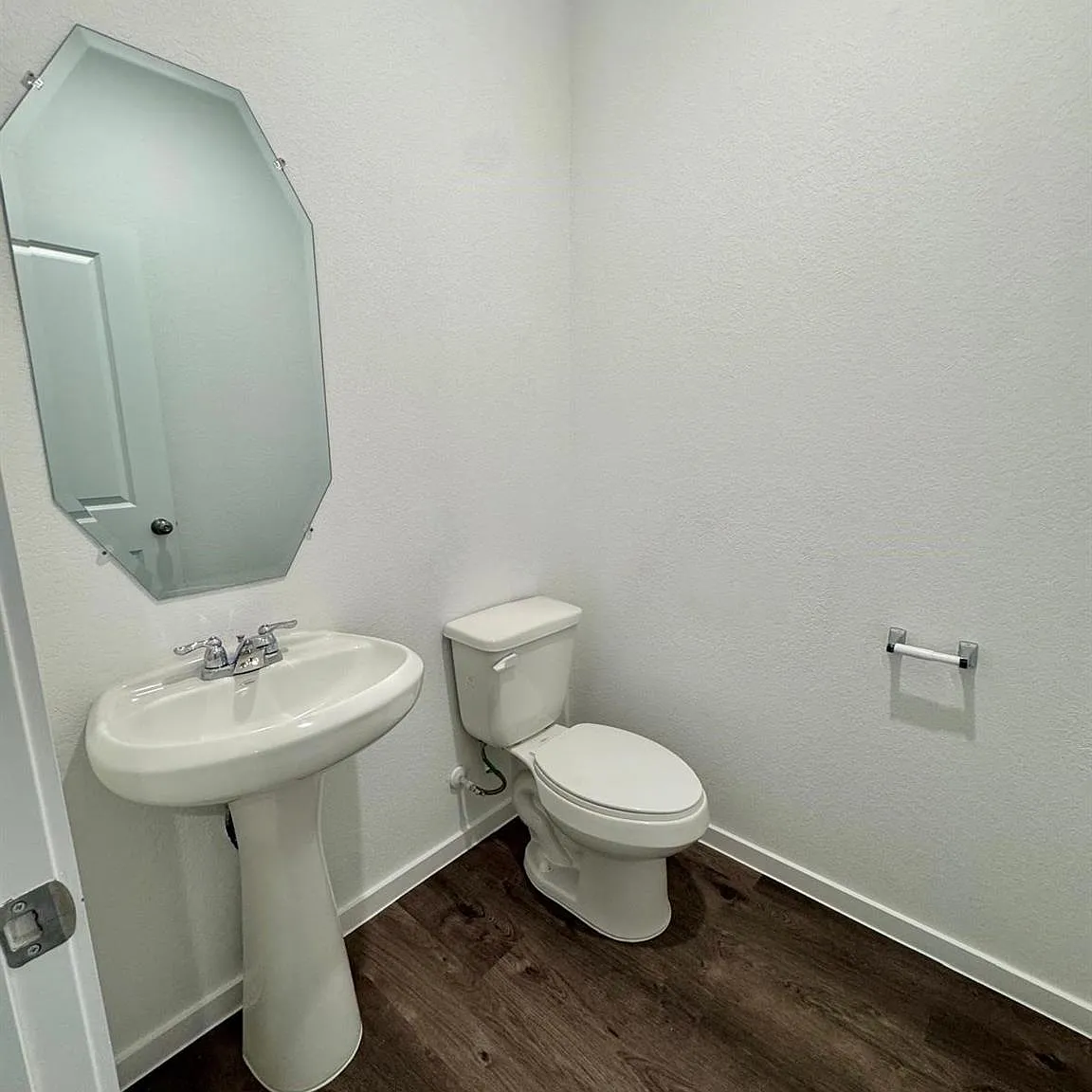 4 bed, 2.5 bath, 2466 sqft, $2,350 — Photo 3