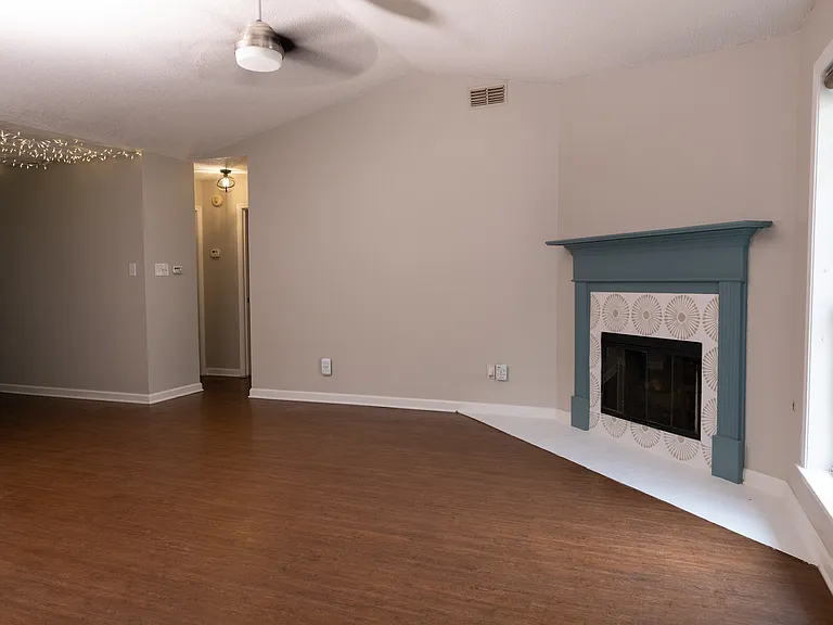 1055 Nolan Ln — Photo 16