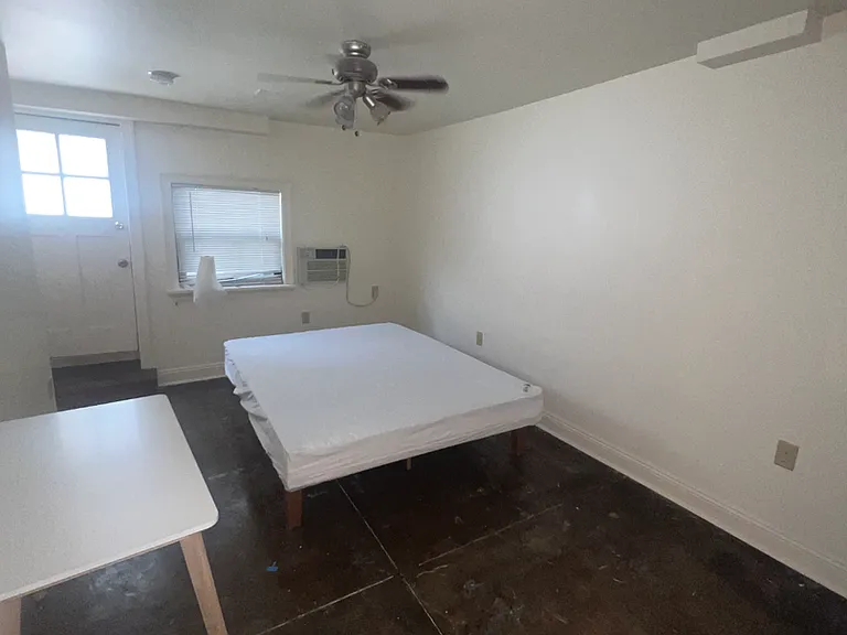 This 3bd/3ba is ON Broadway a Great Location for Student Life! — Photo 5