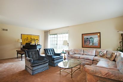 3rd image of 606 S Dwyer Ave