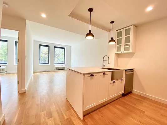 Rented by Zjama Realty Corp | media 4