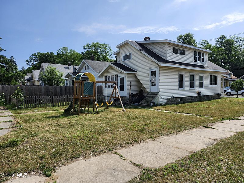 3rd image of 875 Hazelwood Avenue
