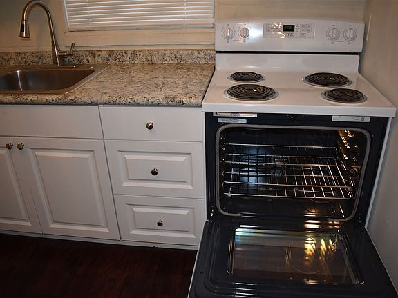 4th image of 2234 Holton St #B