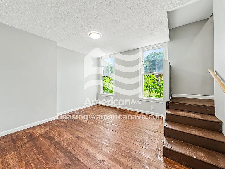 1431942_008_family_room_8.jpg