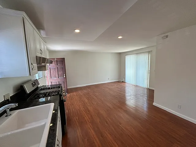 412 1/2 Rose Ave #A — Photo 2