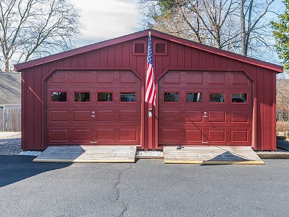 3rd image of 12 Crest Road