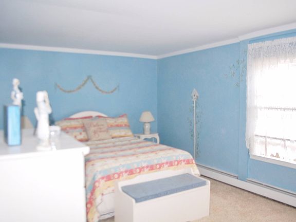 4th image of 1393 N Windsor Ave
