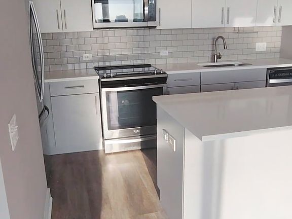 2nd image of 550 N State St #4906