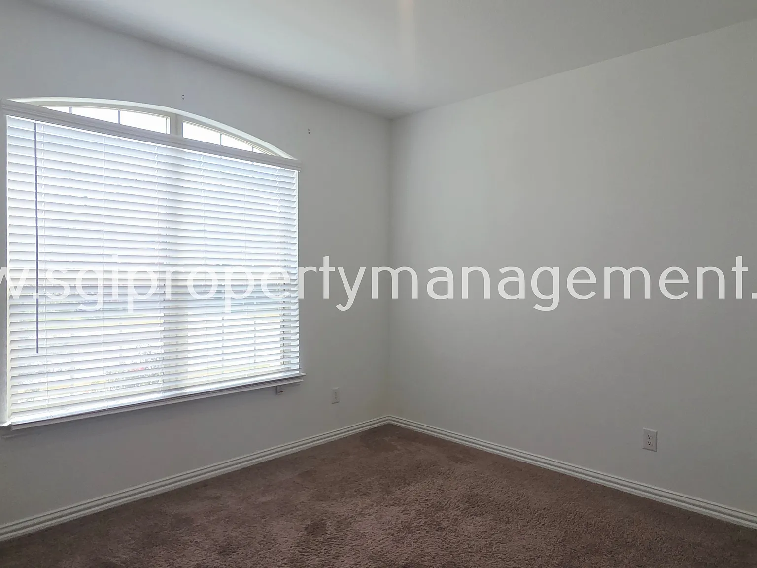 4 bed, 2.5 bath, 2347 sqft, $2,095 — Photo 4
