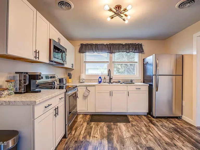 1330 E Sevier Ave — Photo 8