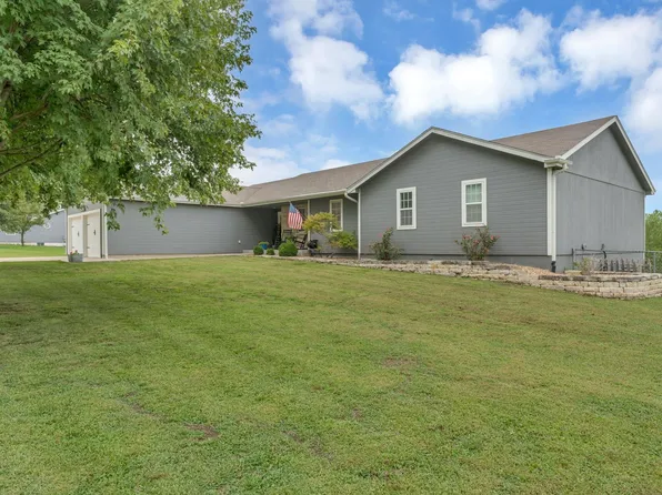 8244 SW Indian Hills Rd, Auburn, KS 66402