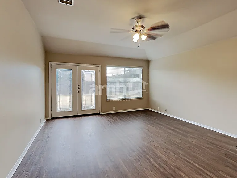 3002 Marigold Dr — Photo 8
