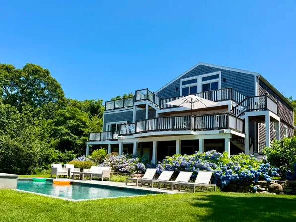 12 Brook Hollow Rd, West Tisbury, MA 02575