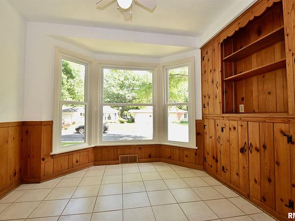 2nd image of 4117 N Hawthorne Pl
